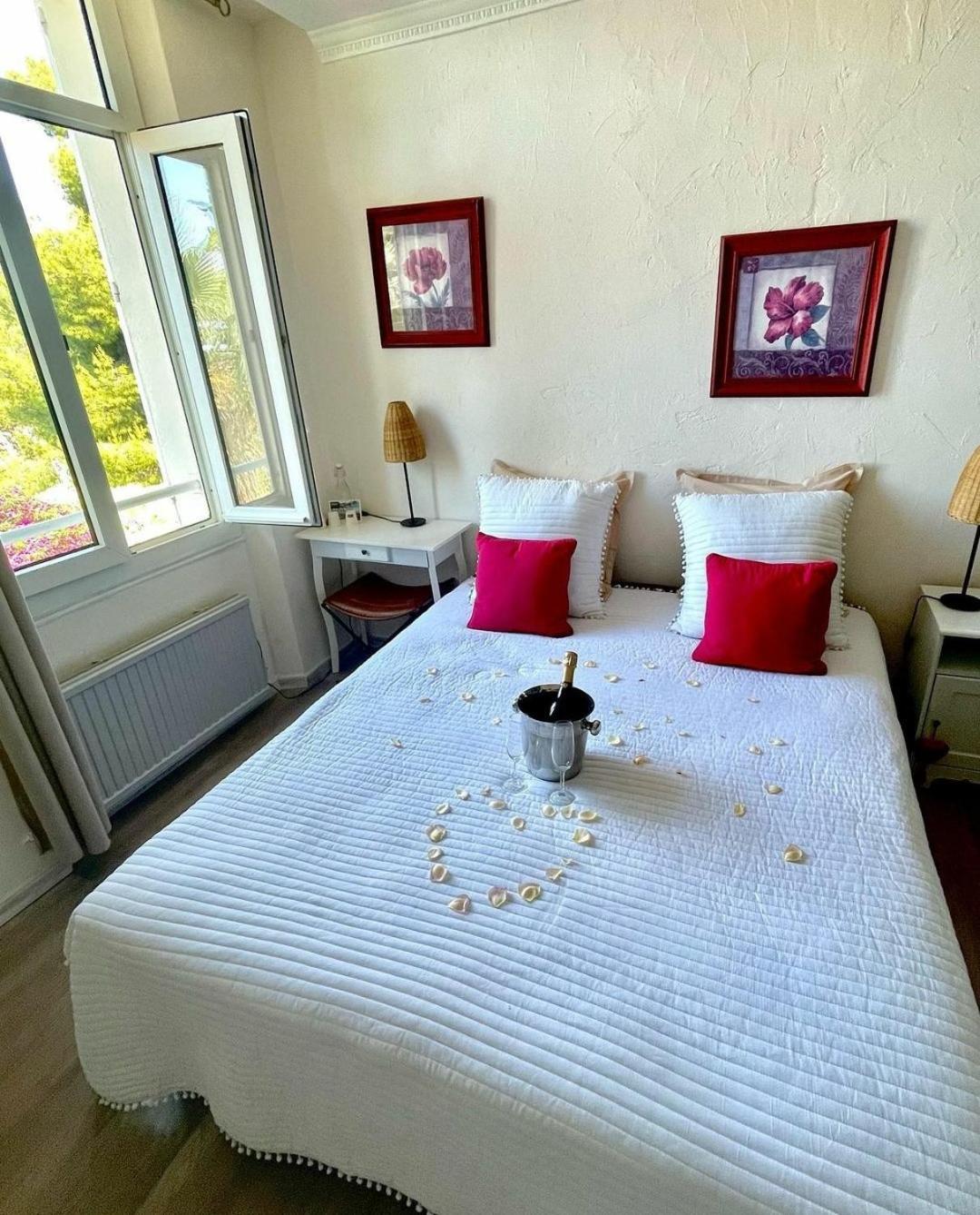 Villa-Chateau Les Terrasses - Tamaris, Plage Des Sablettes, Mer Au Bas De La Propriete Ла-Сейн-сюр-Мер Екстер'єр фото